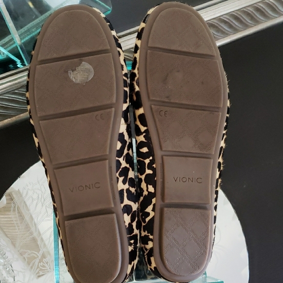 Vionic Leopard Print Flats - Picture 6 of 8
